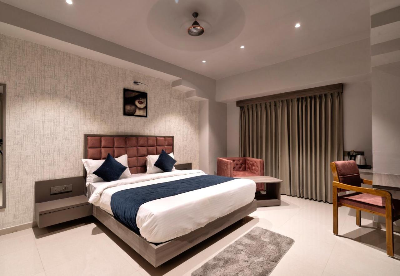 Hotel Sparsh Divine アーメダバード エクステリア 写真