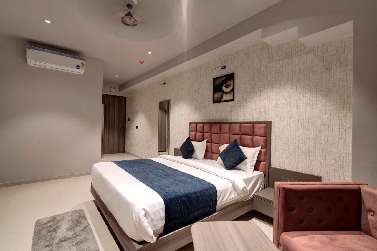 Hotel Sparsh Divine アーメダバード エクステリア 写真