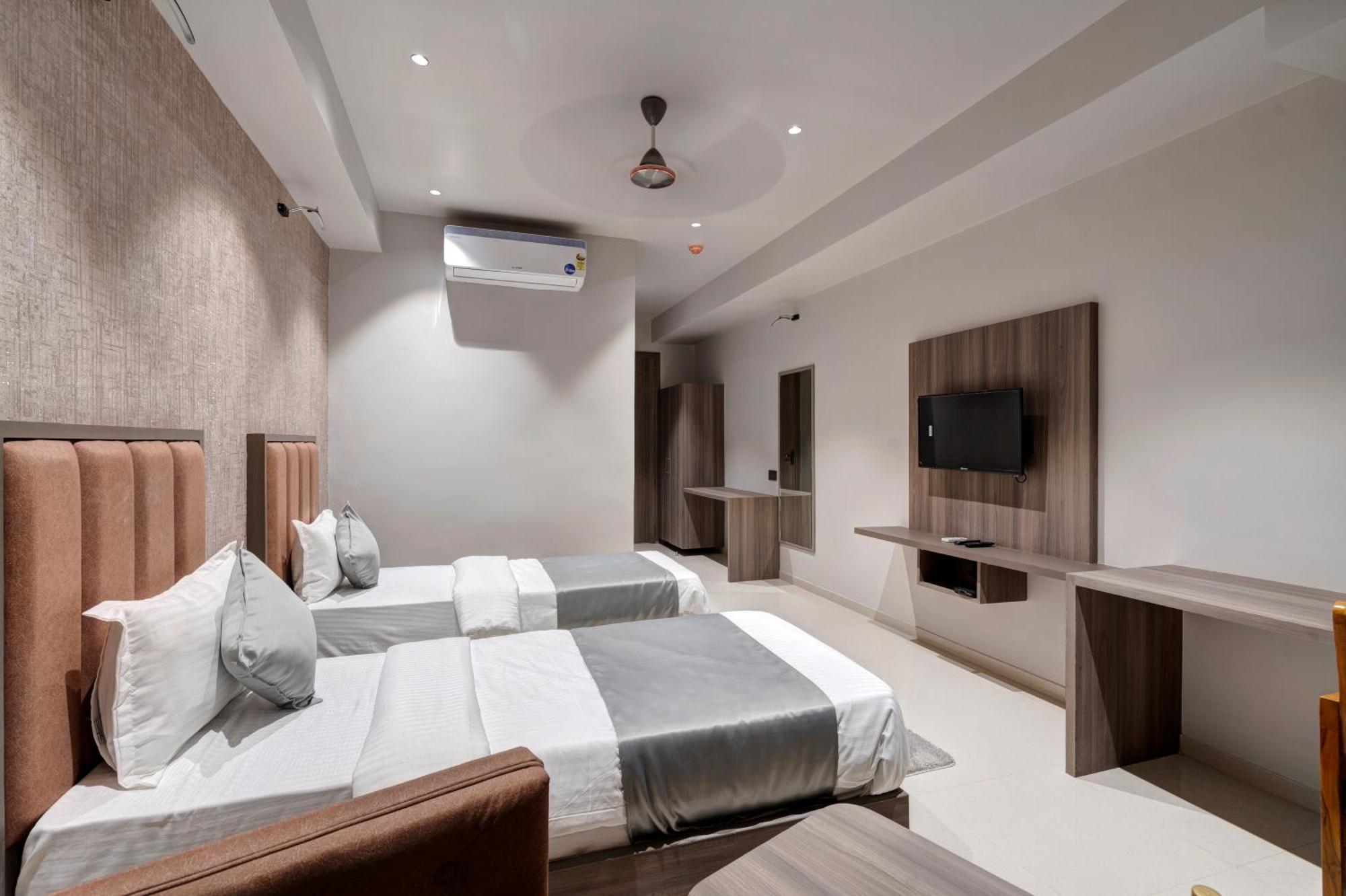 Hotel Sparsh Divine アーメダバード エクステリア 写真