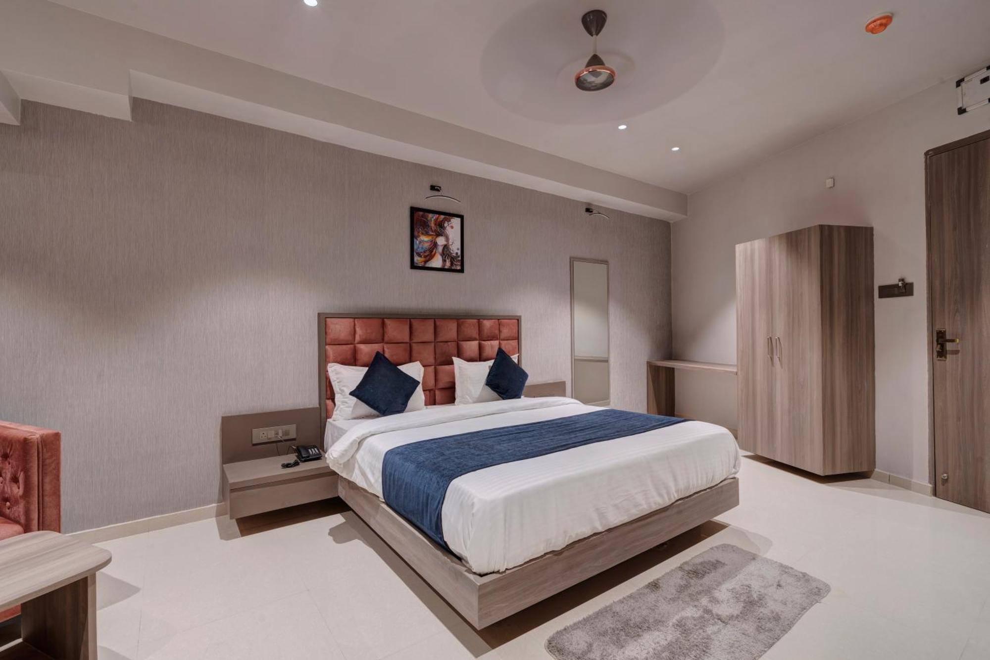 Hotel Sparsh Divine アーメダバード エクステリア 写真