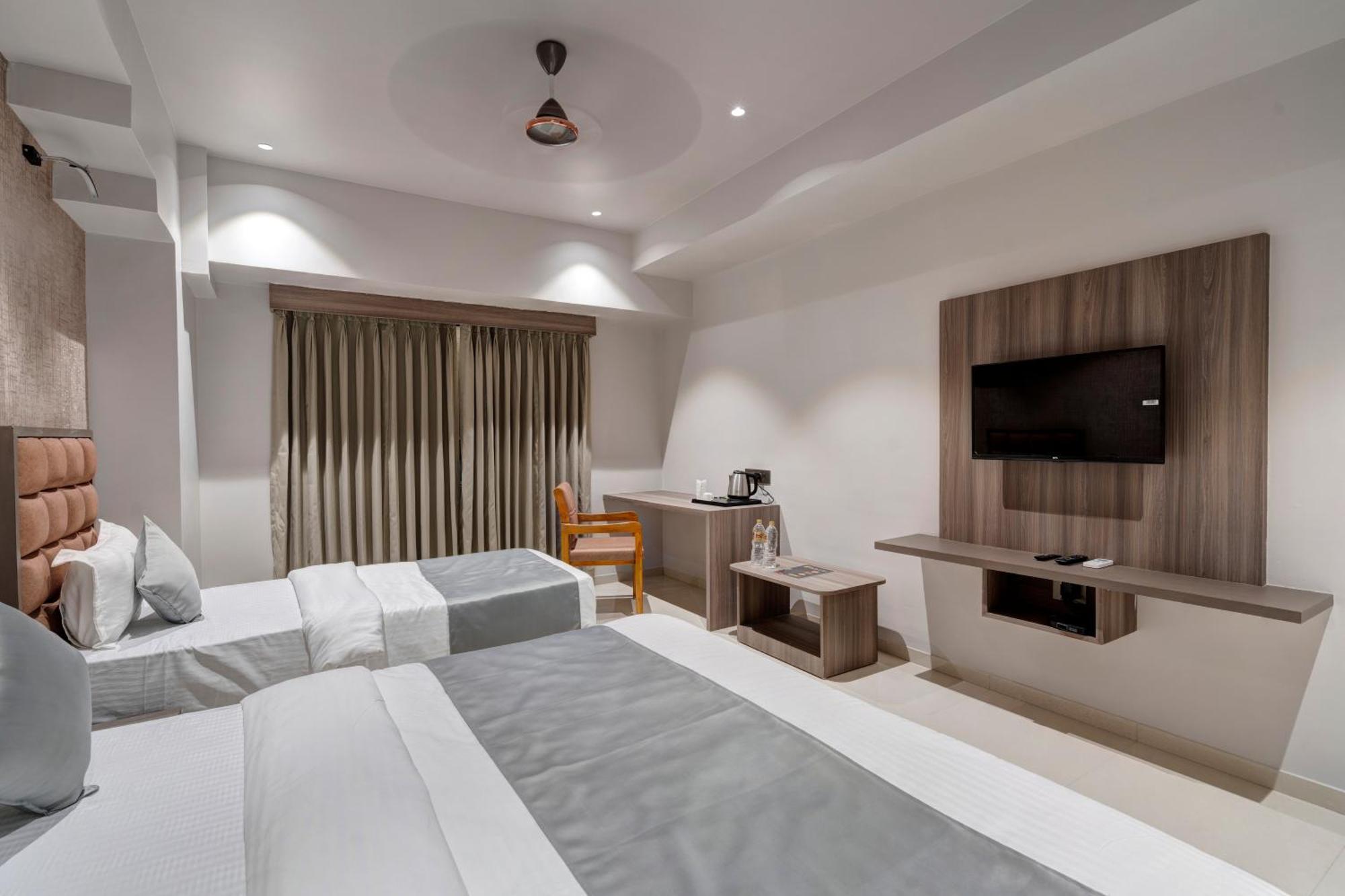 Hotel Sparsh Divine アーメダバード エクステリア 写真