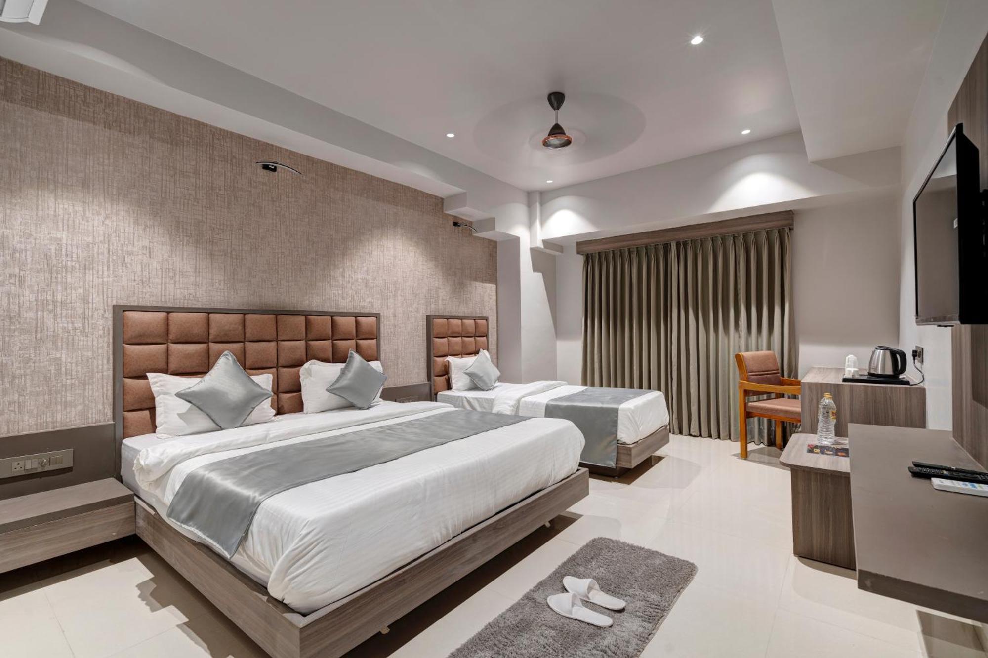 Hotel Sparsh Divine アーメダバード エクステリア 写真