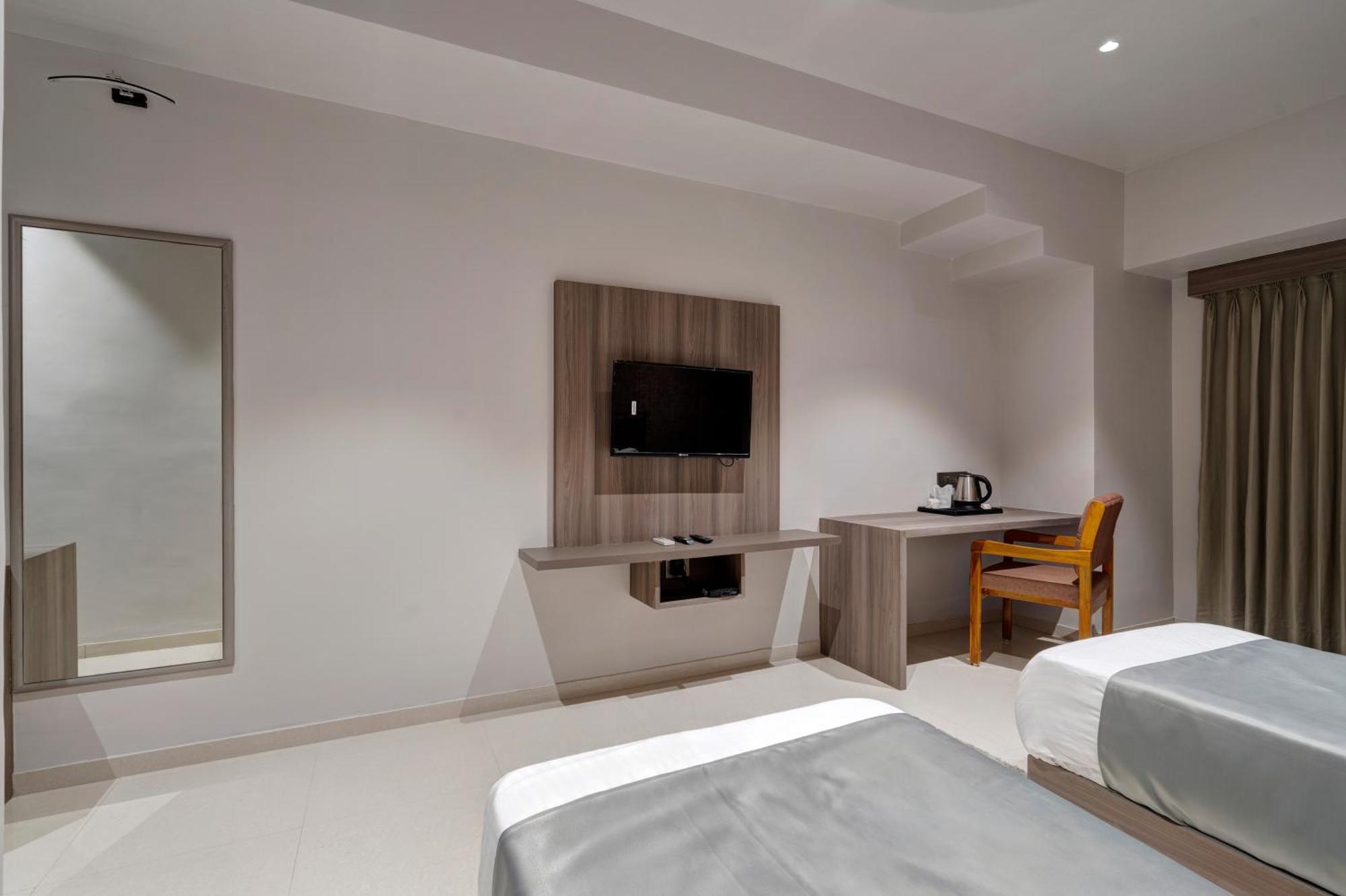Hotel Sparsh Divine アーメダバード エクステリア 写真