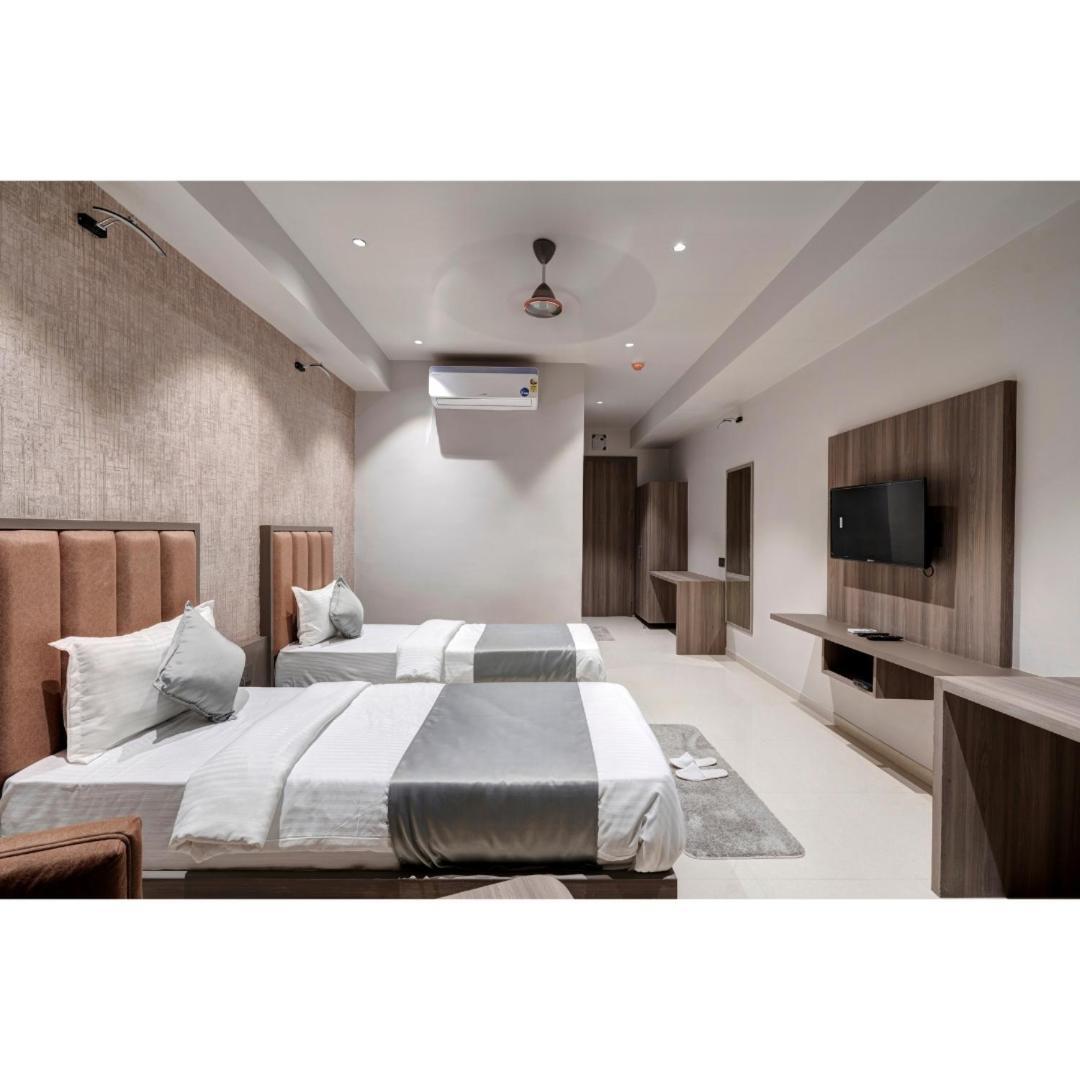 Hotel Sparsh Divine アーメダバード エクステリア 写真