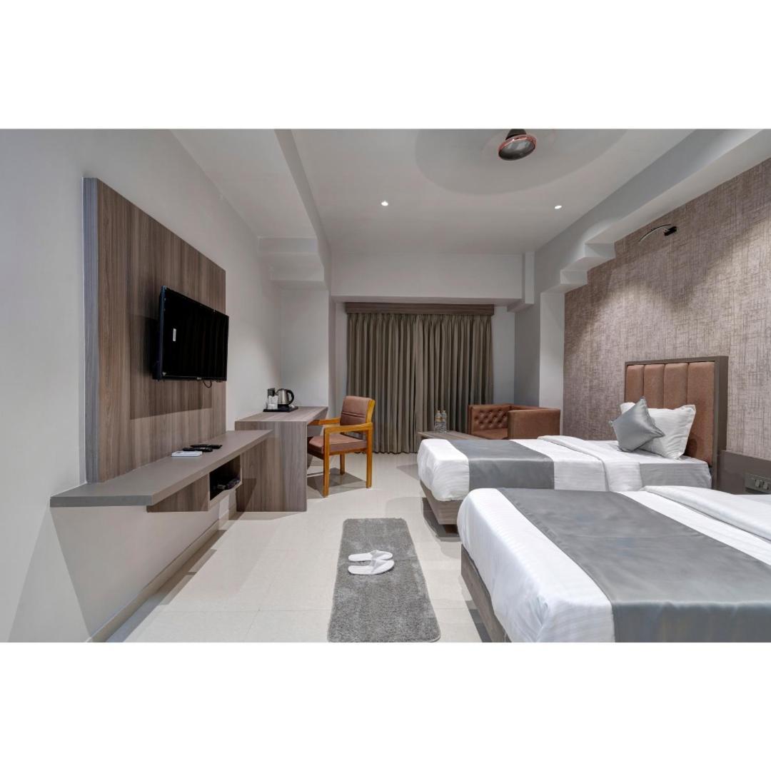 Hotel Sparsh Divine アーメダバード エクステリア 写真